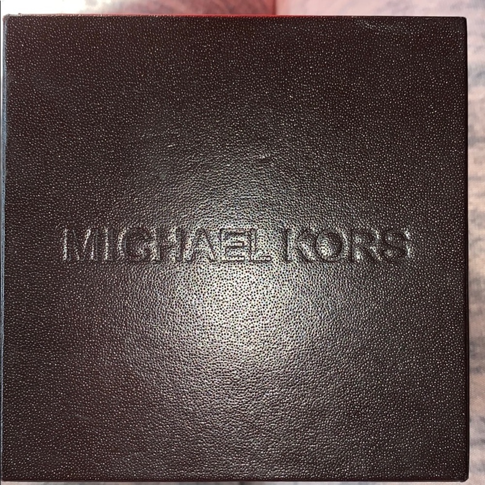 🎶HOST PICK💗Michael Kors🎶🥳 - Picture 5 of 5